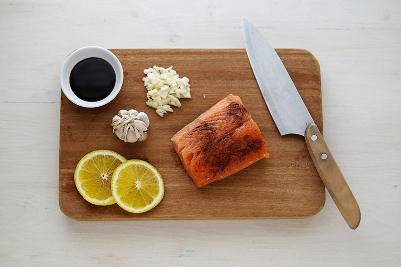 https://singkeefoods.co.uk/img/cms/blog/soy-sauce-with-salmon-resized.jpg